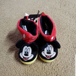 Disney mickey mouse Boys slipper 
Size 5-6